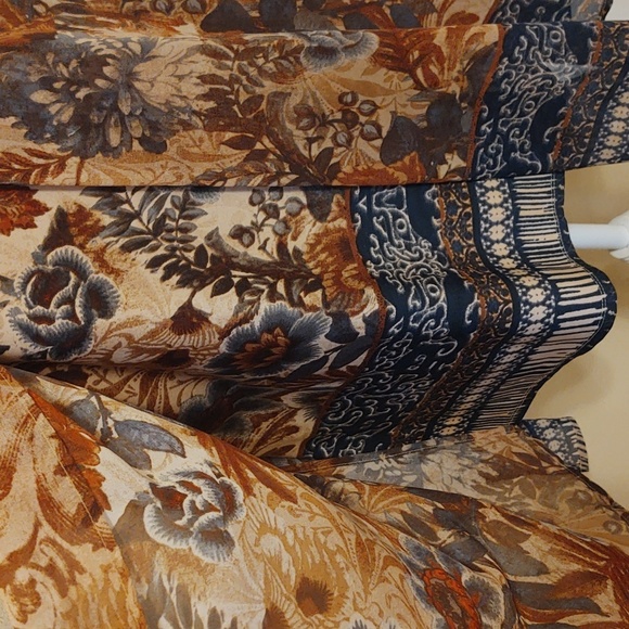 New Directions Ladies Sleeveless Blouse with Chiffon Overlay - Picture 2 of 8